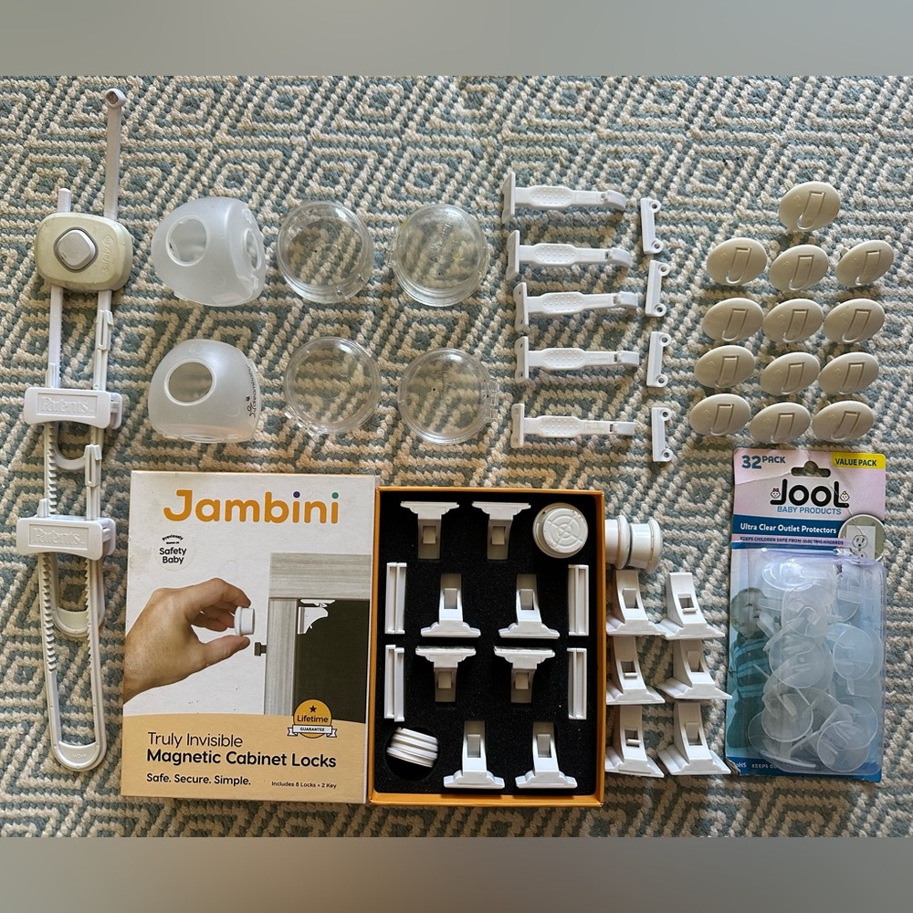 Lot of Child Safety Cabinet & Drawer Latches, Outlet & Knob Covers Babyproofing